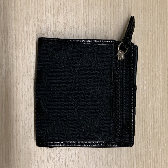 🌟 Pre-Owned Coach Signature Bi-Fold Wallet - Like New! 🌟 - Picture 3 of 10